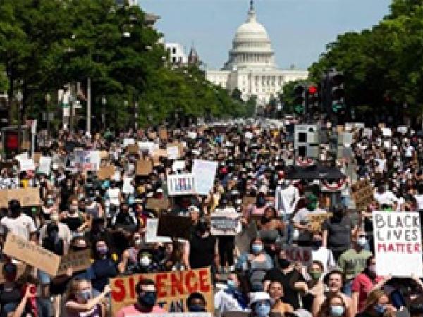  أوراق بحثية | الاحتجاجات في الولايات المتحدة الأميركية 2020، أمّة منقسمة ونظام مأزوم/ حسام مطر - آب 2020